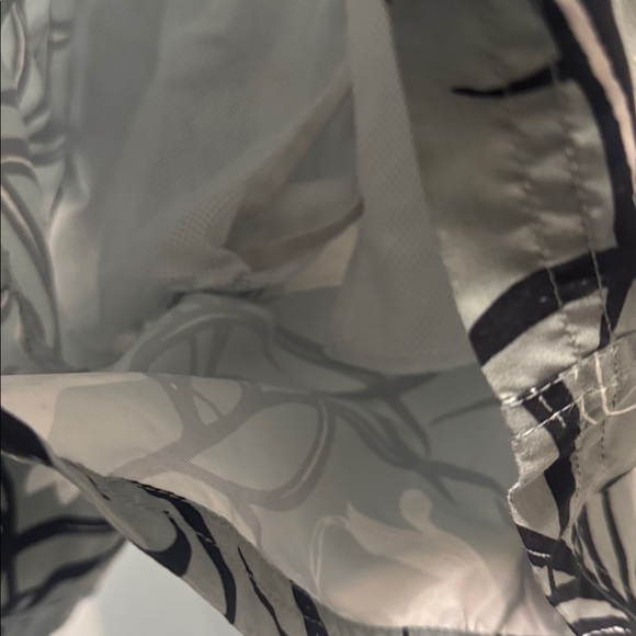 Reiss Patterned Swim Shorts- Large - Picture 8 of 10